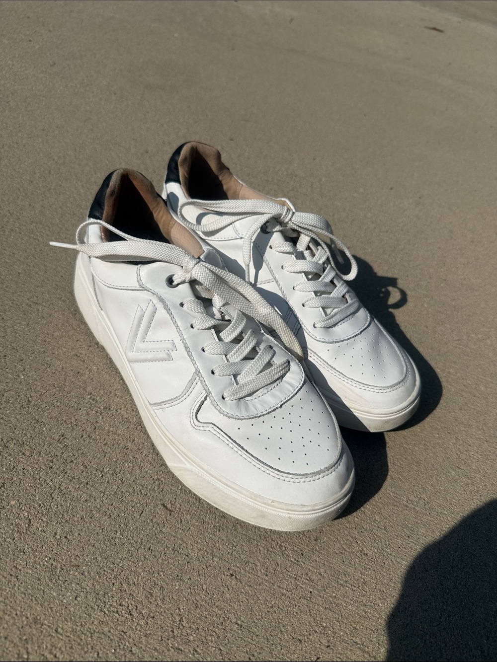 Vionic White Leather Women's Low-Top Sneakers with Black Heel